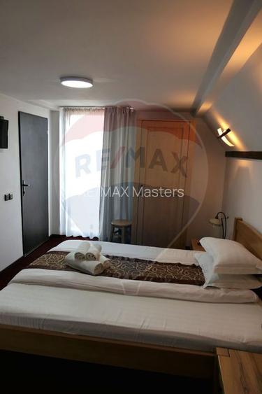 Vilă cu 10 camere de vânzare în zona Centrala - 14