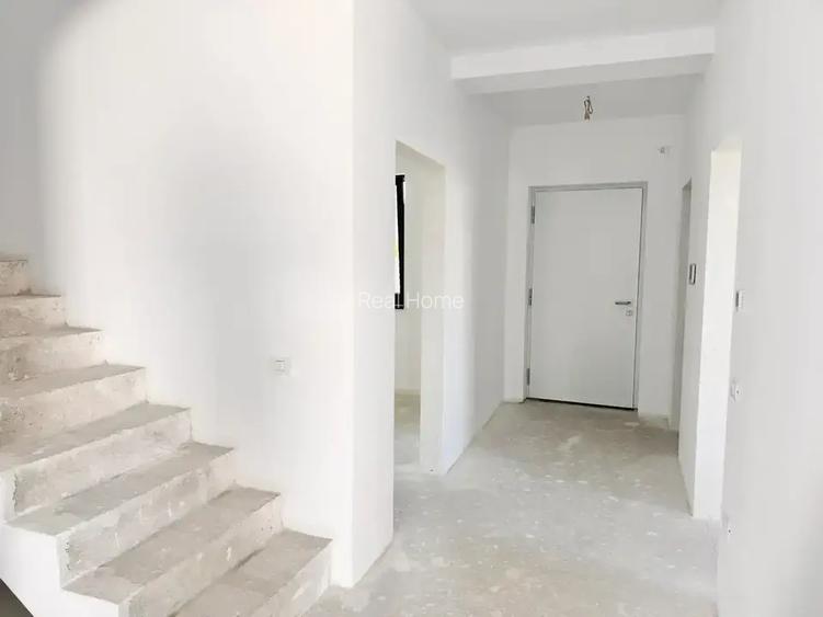 Vila | 5 camere | Curte 220  mp  | metrou 15 min - 6