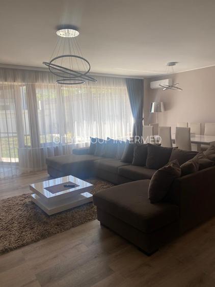 Mamaia Nord - Vila tip duplex P+2 , pe partea marii , la doi pasi de plaja - 2