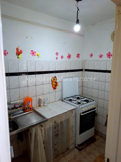 Garsonieră Craiovei , LIBERĂ / finisaje clasice , preț NEGOCIABIL - 6