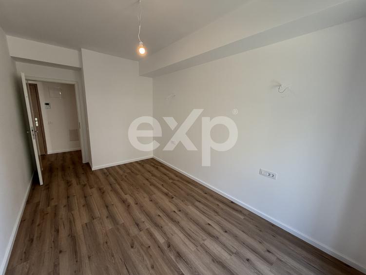 Apartament 3 camere 2 bai ,decomandat, parter, tractorul nou, Coresi