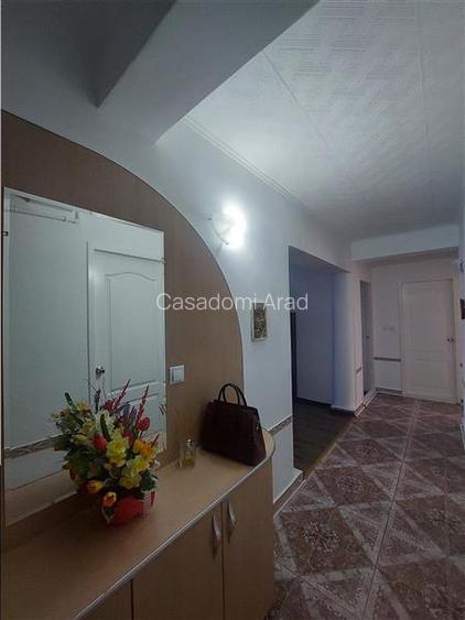 Apartament 3 camere, cu terasa, in Chisineu Cris - 6