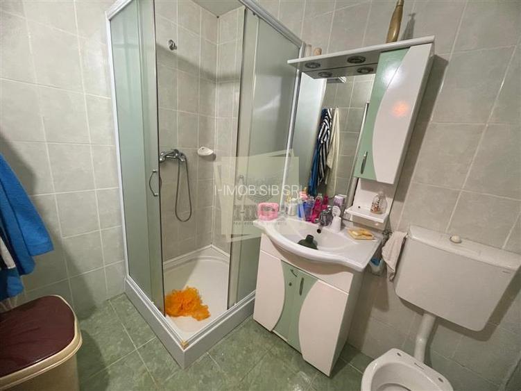 Casa individuala cu 6 camere si 3 bai si 1413 mp teren in Blaj - 13