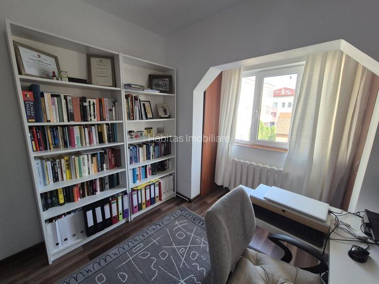 Apartament 4 camere, finisat, mobilat, parcare, zona str Izlazului - 25