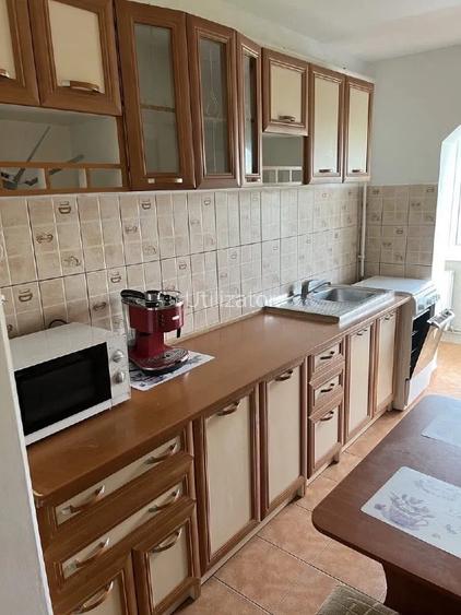 De vânzare apartament cu 2 camere decomandat etaj 4/4 - 5