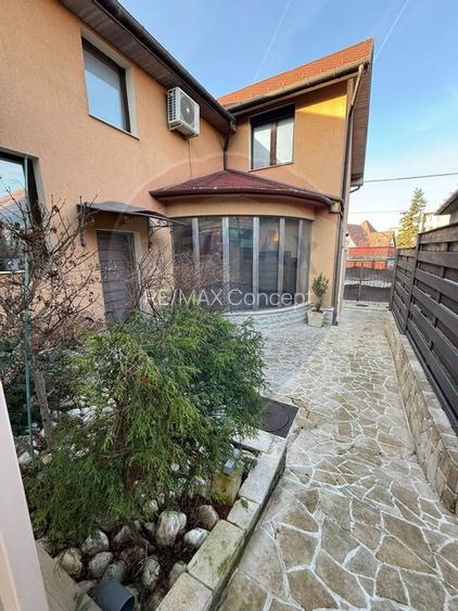 Casă / Vilă de închiriat în Gruia - 29