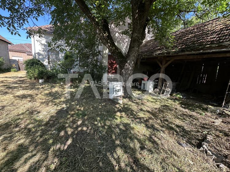 Casa cu potential de investitie in centrul satului 1540 mp teren - 6