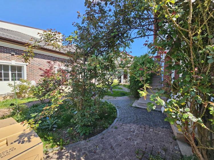 Casă spațioasă de închiriat cu curte amenajată și facilități complete - 7