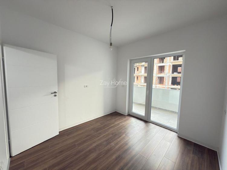 Asfalt. Spatiu pod. Balcon mare. - 6