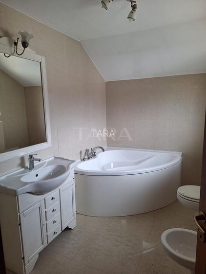 Casa deosebită în Europa – stil clasic, terase și grădină amenajata - 15