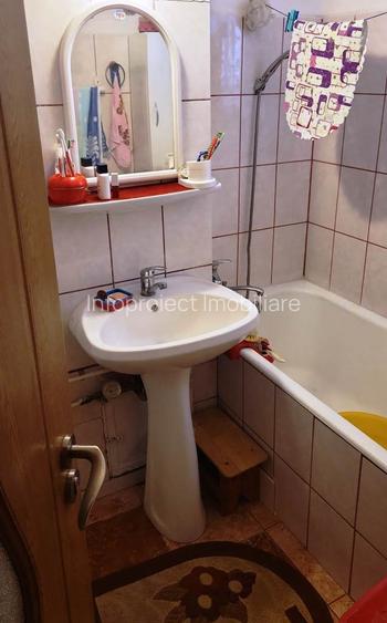 Apartament cu 2 camere, decomandat, cartier Micro 14, etaj 5, zonă liniștită - 12