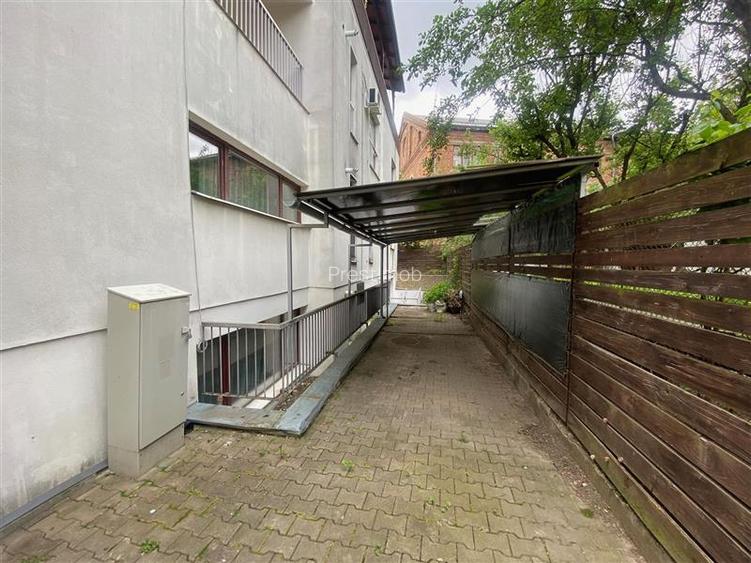 Apartament cu 3 camere de vanzare in zona centrala - 13