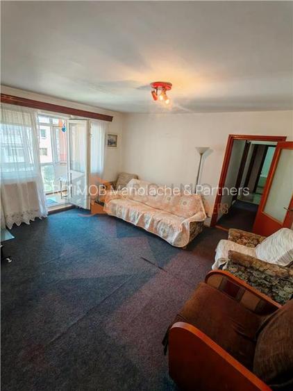 EXCLUSIVITATE! Apartament 3 camere cf 1 semidecomandat zona Micro 5 - 4