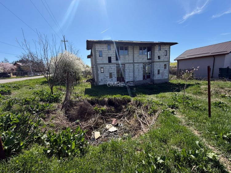 Vila individuala la roșu- teren 500 mp - vecinătate lac str Orhideelor - 2