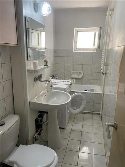 Apartament 3 camere in Focsani , zona centrala, et 2 4 , decomandat , 77 mp , li - 9