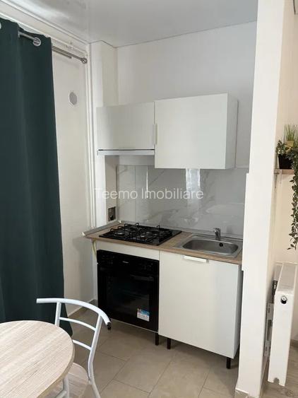 Garsoniera / semidecomandata / centrala proprie / AC / 34 mp / Tineretului 53 - 6