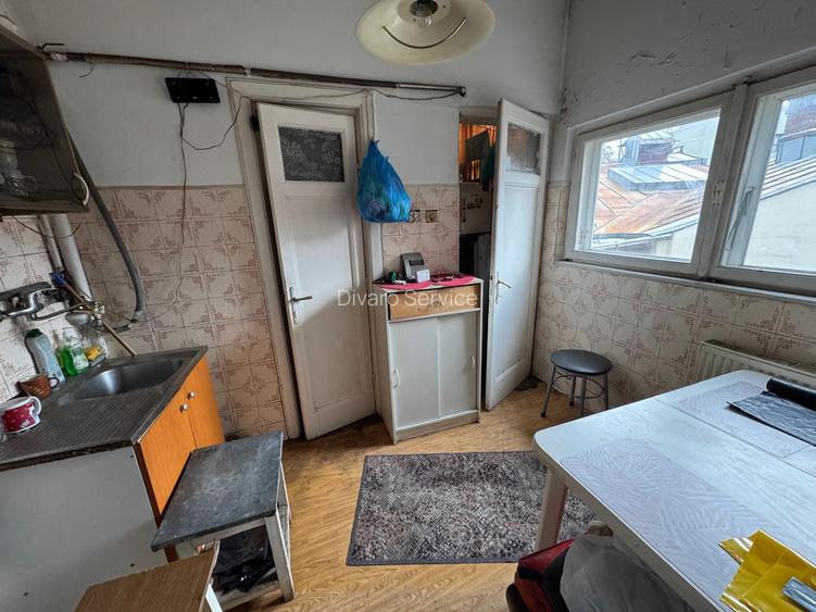 Vanzare apartament patru camere plus garsoniera in vila cartierul Armenesc curte - 11