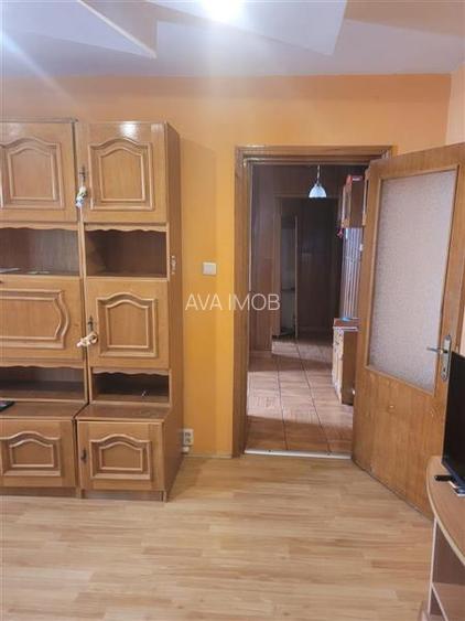 Apartament 3 semidecomandat, zona Orizont - 2