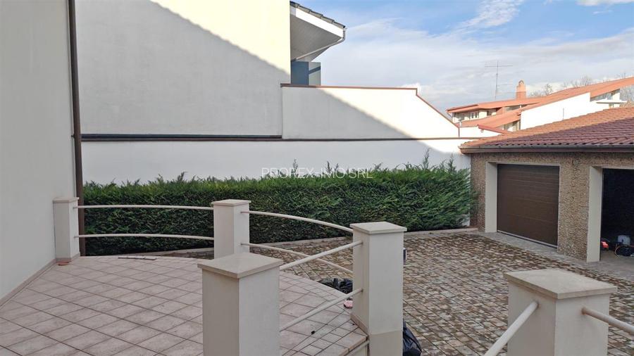 Vând vilă deosebita, multifuncțională,  in zona Lipovei, Tim - 7