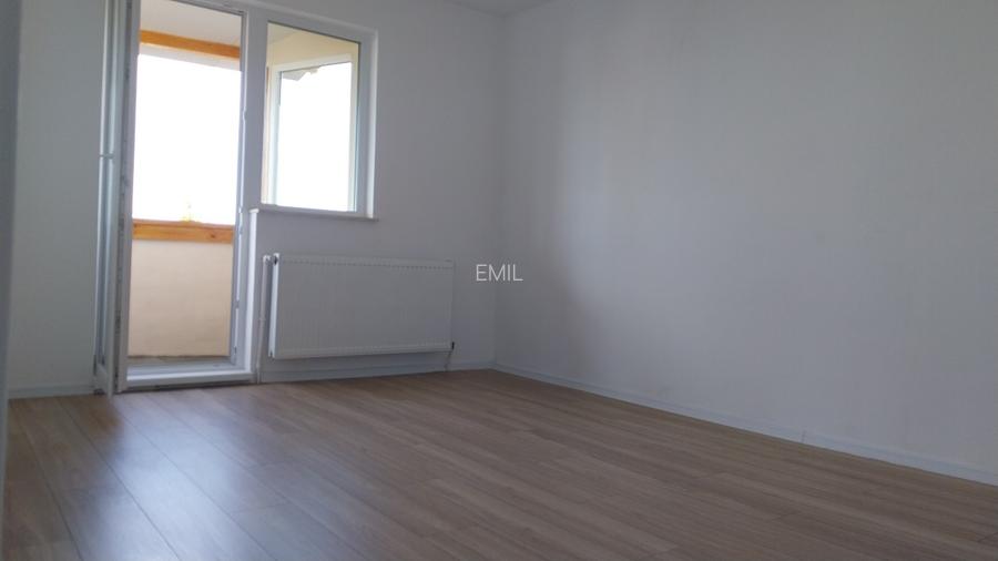 Particular vând apartament cu  două camere - 4