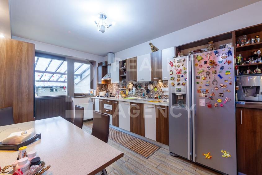 Vânzare, Duplex, 8 camere, zona Militari