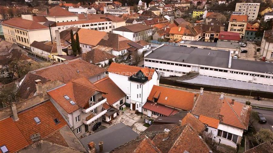 Locuinta cu caracter,doua niveluri,4 camere,terasa,garaj,curte,Centru Istoric Br - 42