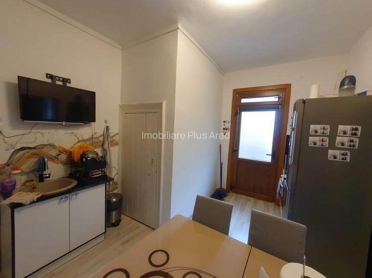 Vand apartament la casa 2 camere central Piata Catedralei - 7