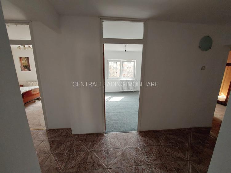 Vitan Mall strada Rarau - 17