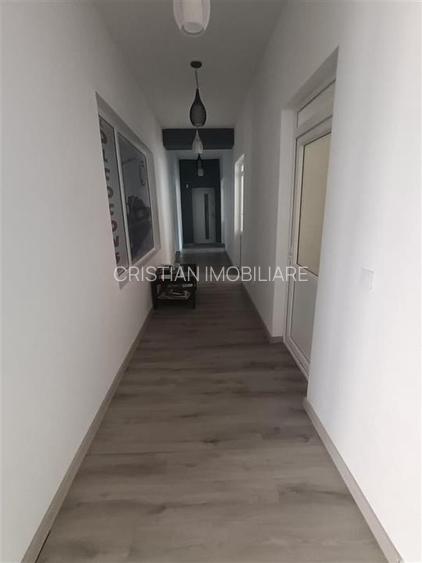 Spatiu comercial 350 mp cu teren 780 mp, pret 14 Euro mp - 12