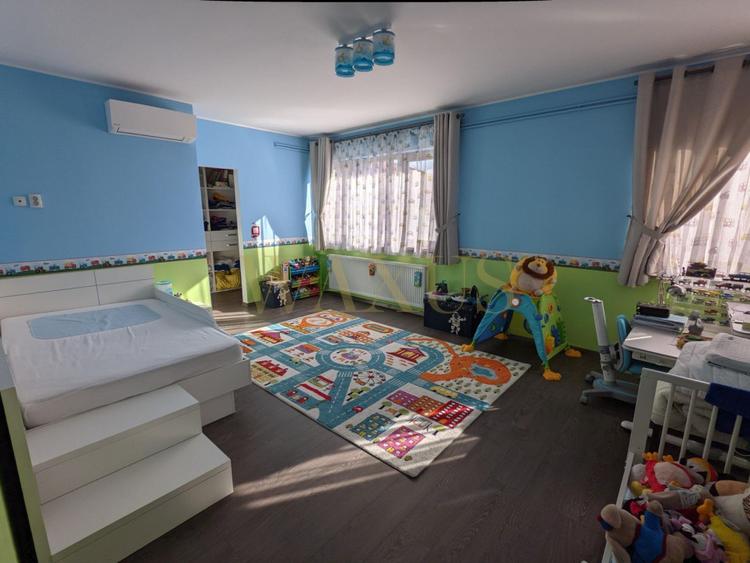 Casă individuală cu 5 camere, 4 dormitoare, 236 mp, dressing,