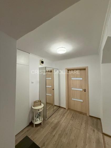 Vanzare Apartament 3 camere, etaj 1, 2 băi, renovat, mobilat, utilat - Sector 5
