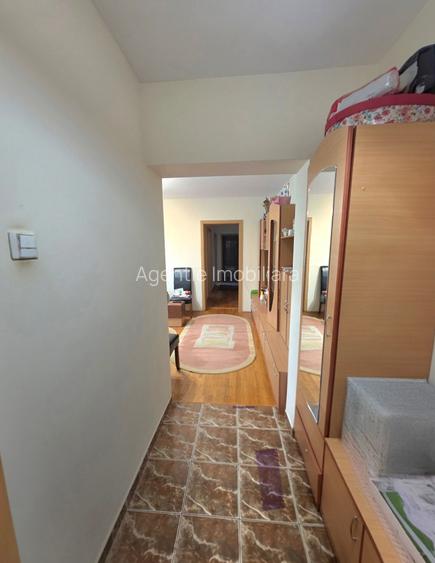 4camere vis a vis de parcul Tabacariei 89mp - 12