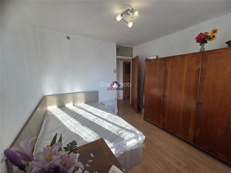 Inchiriere 1 camera dintr-un apartament cu 3 camere. - 2