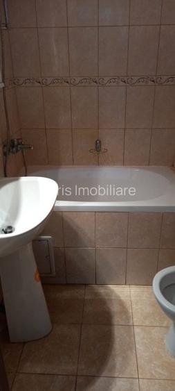 APARTAMENT 2 CAMERE PIATA ROMANA LINGA METROU - 52