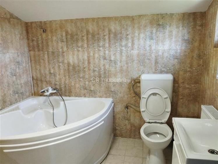 Vila de vanzare cu acces la padurea Izvorani in spatele casei si aproape de cent - 13