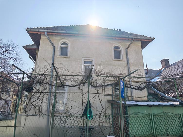 Ultracentral, casa cocheta pe o strada speciala! - 3