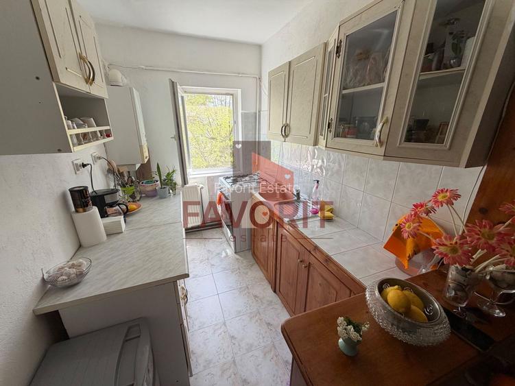 Decomandat. Cu centrala proprie. Etaj intermediar - 3