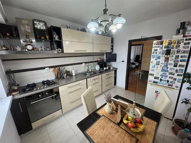 SIMION BARNUTIU - LIFT - 3 CAMERE - 2 BAI - DECOMANDAT - 7