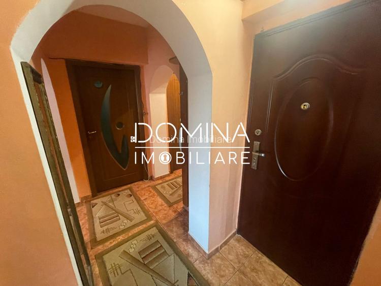Vanzare apartament 3 camere, etaj 3, situat in Targu Jiu, strada Slt. Ion Fota - 8