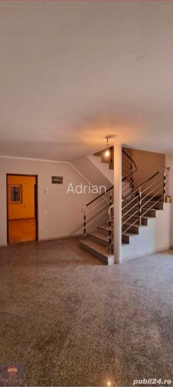 Casă mare cu 2 corpuri în Roznov | 450 mp construiți | Garaj dublu | 110.000 € - 4