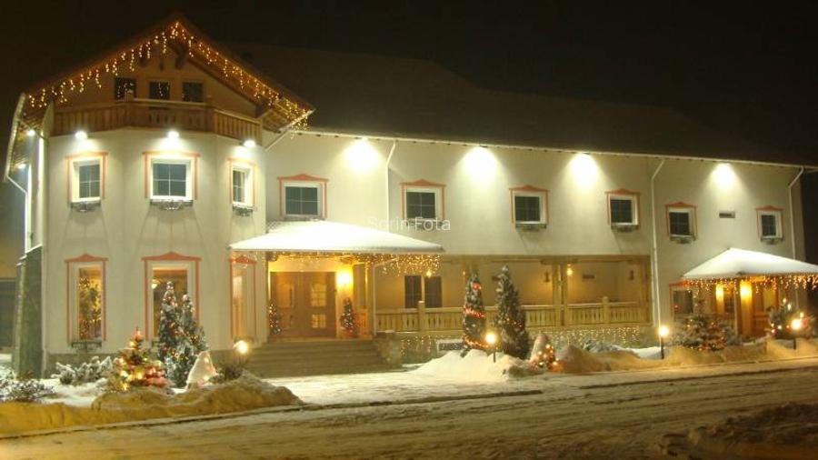 Super proprietate, :  hotel de 4 stele , 19 camere la cheie, teren 6200 mp  - 3