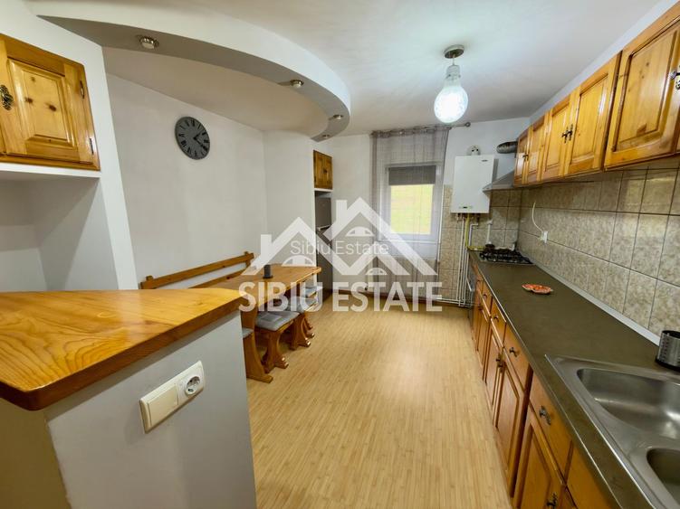 Apartament  2 camere de vanzare decomandat Vasile Aaron Sibiu - 2