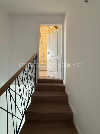 Case individuale cu 4 camere si mansarda. Teren 400 mp. Comision 0 - 28