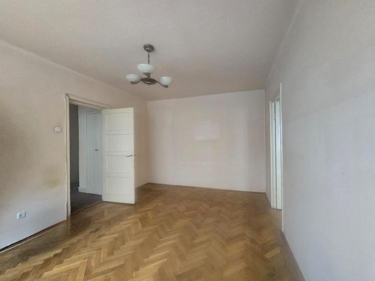Hristo Botev apartament 3 camere la etajul 1