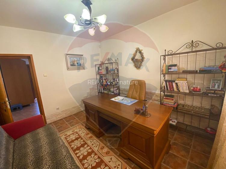 Casă / Vilă cu 5 camere de vânzare în zona Central - 27