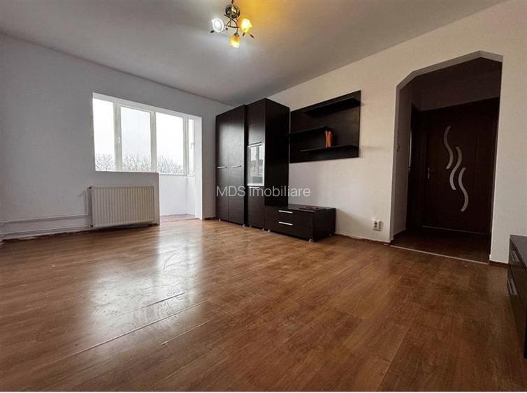 Renovat complet aproape de Mall in bloc mansardat - 3