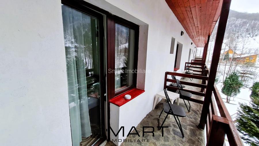 Pensiune cu 67 locuri de cazare, zona Curmatura - 16