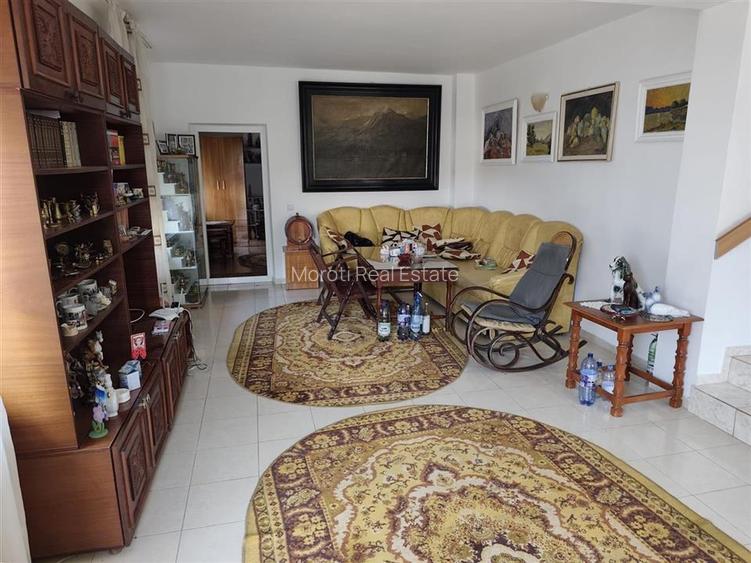 Proprietate spatioasa de vanzare in Gaesti, Dambovita - ideala pentru locuit sau - 2