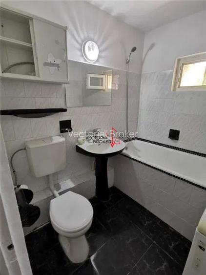 2 camere Titan Piata Minis bloc din 1984 vedere pe spate - 6