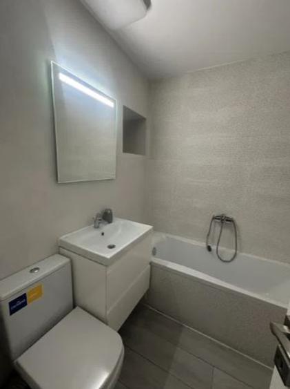 Tineretului ,et1/8,DECOMANDAT,2 bai,2 balcoane,parcare,mobilat,complet